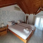 Chloe Attic בית נופש איה אפימיה