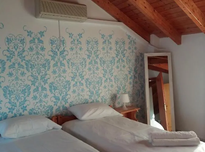 Chloe Attic Holiday home *